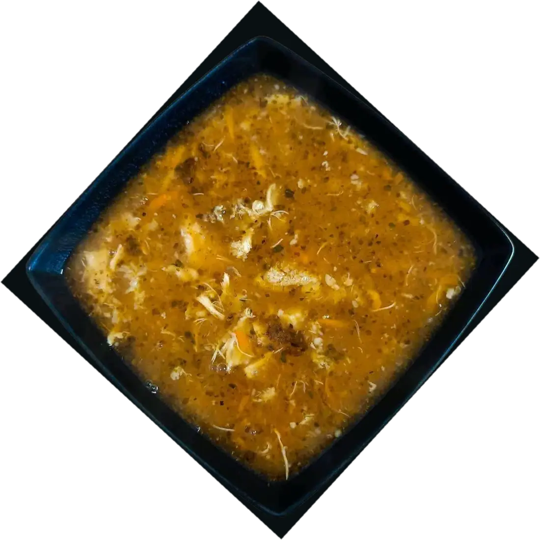 Gęsta zupa w czarnej kwadratowej misce